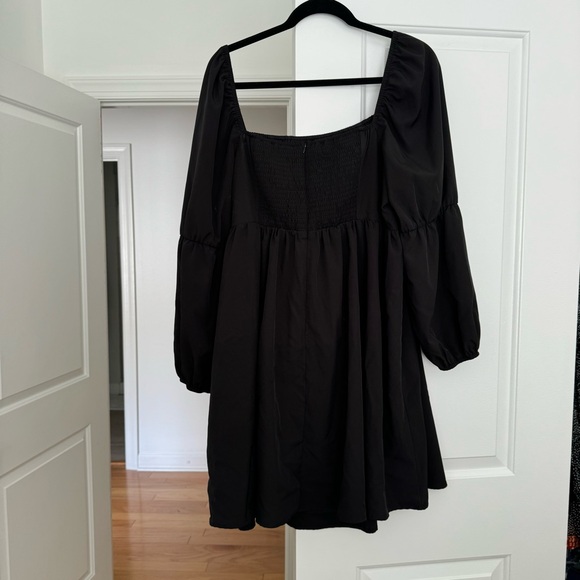 Black long sleeved dress - Picture 2 of 2
